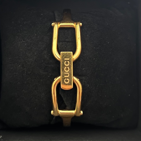 Gucci 1990s Black Dial Gold Plated Rectangular Bangle Watch - Picture 3 of 3